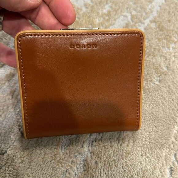 Beautiful brown coach wallet with coin’s compartment like new , check pictures - Picture 1 of 9